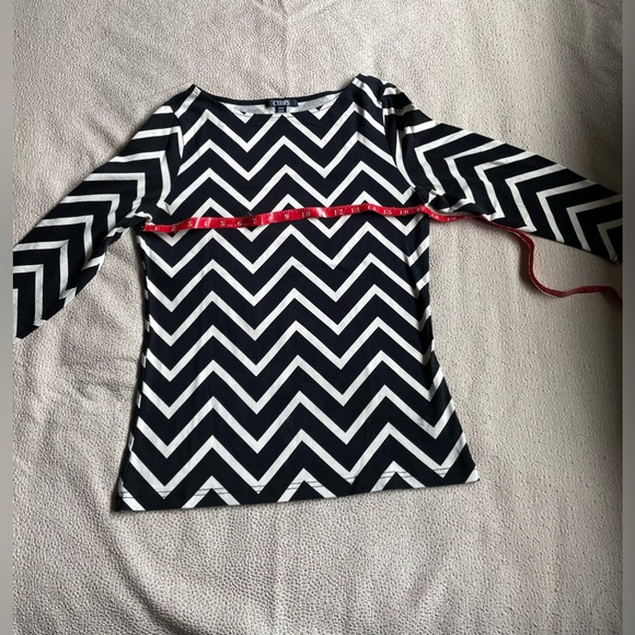 Chaps cotton 3/4 sleeve black and white chevon pattern top. - Picture 3 of 7